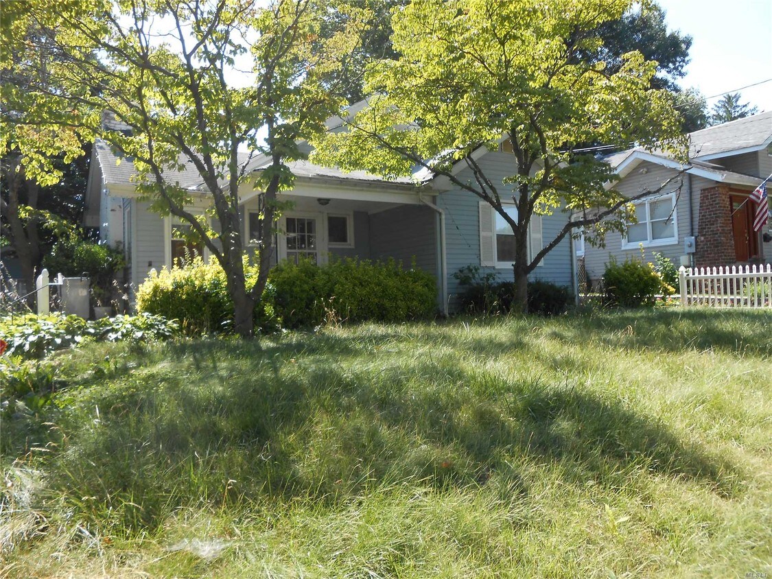 Primary Photo - 227 Wellington Rd