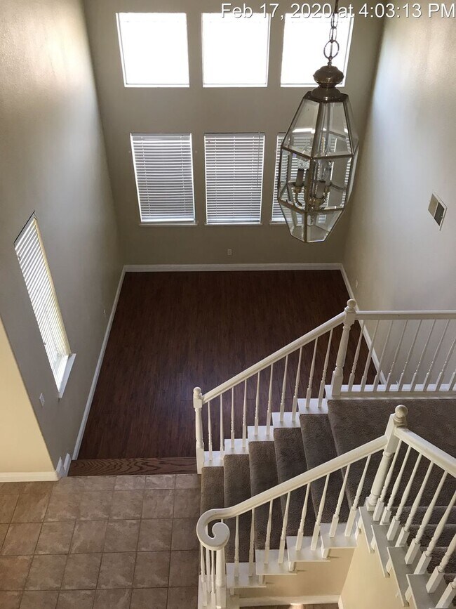 Foto del edificio - Large Home on Corner Lot