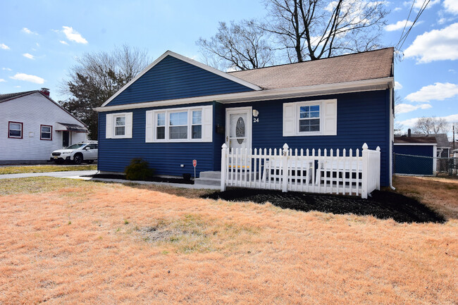 Building Photo - 24 Woodbine Ave