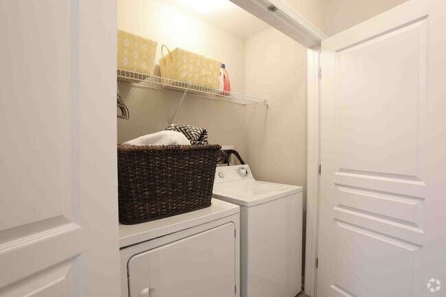 2BR, 2BA - 1,059 SF - The Point at Herndon
