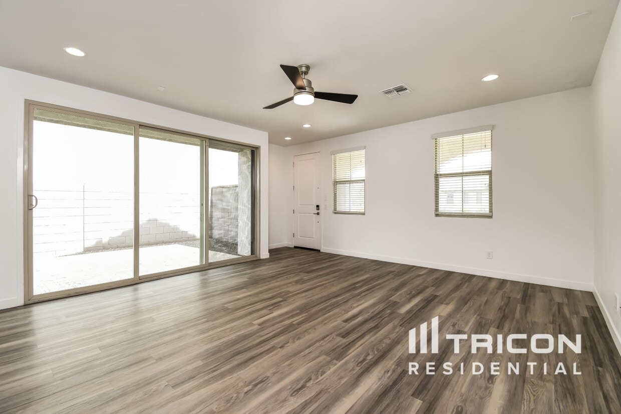 Foto principal - 9315 E Strobe Ave