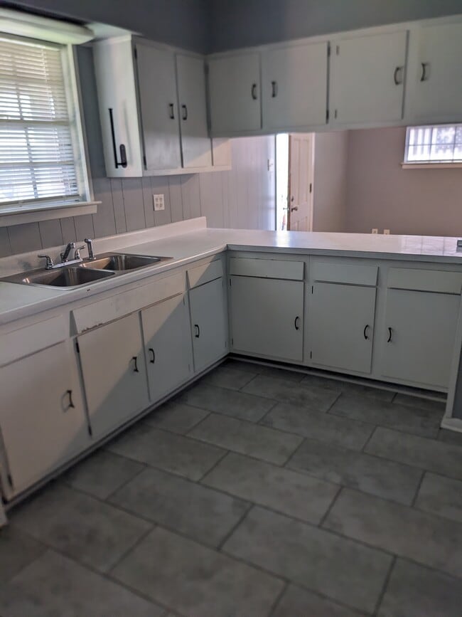 Building Photo - 504 Houma Blvd
