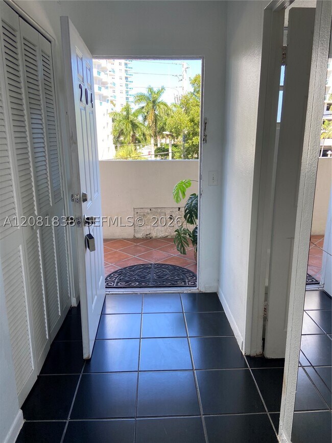 Foto del edificio - 7904 West Dr
