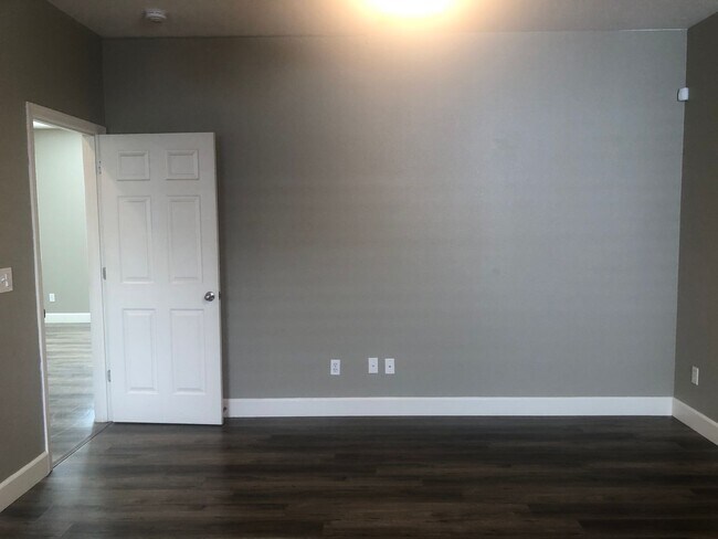 Foto del edificio - Executive 3 Bedroom 2.5 Bathroom 1800 sqft...