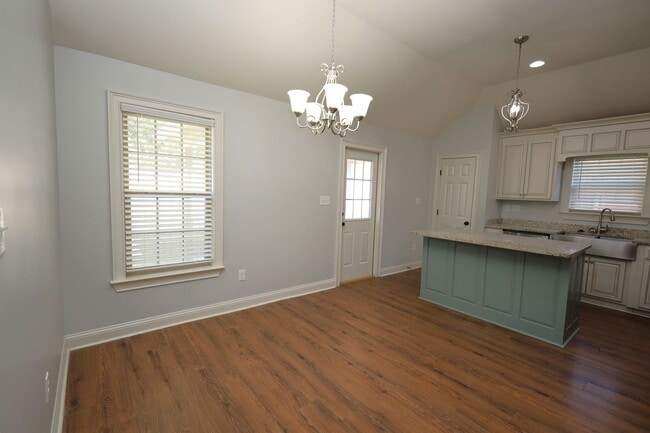 Building Photo - 3844 Coventry Dr