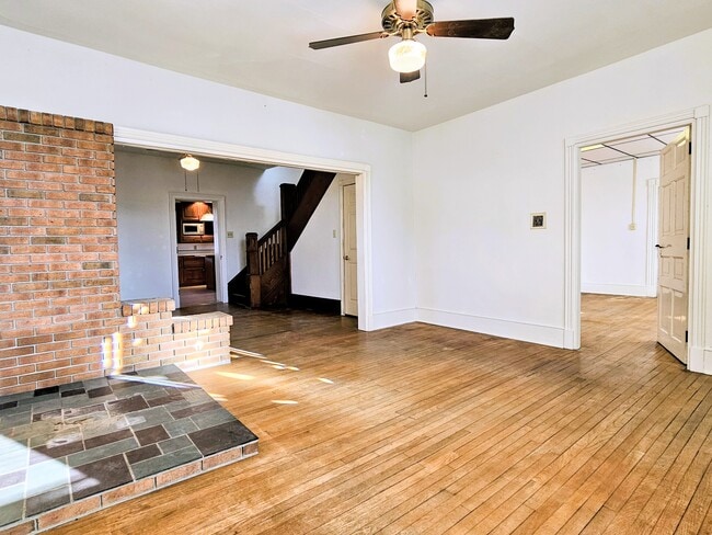 Building Photo - 461 W Main Ave