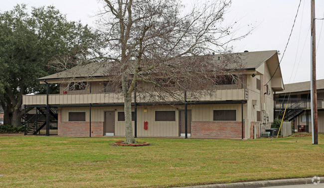 Building Photo - Royal Neches