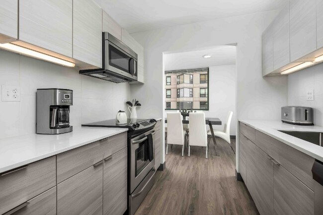 Photo - 425 E Ohio St Apartment