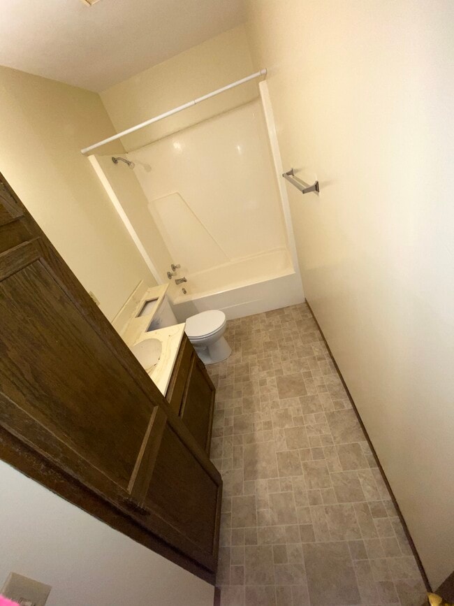 Foto del edificio - 100 Plains St