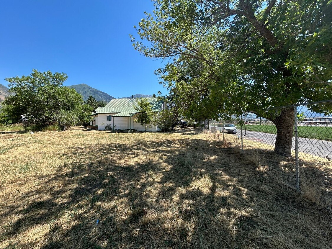 Foto del edificio - 3 Bedroom 1 Bathroom Home in Salem w/ Hors...