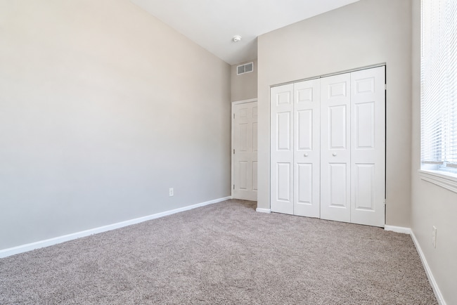 Building Photo - 500 E Ormsby Ave