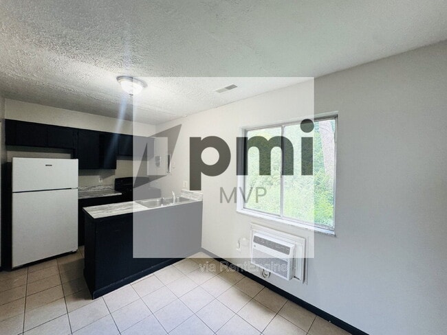 Building Photo - 828 Whitethorne Ave