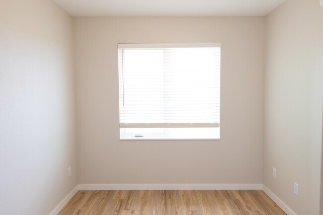 Building Photo - The Acres on Arrowhead