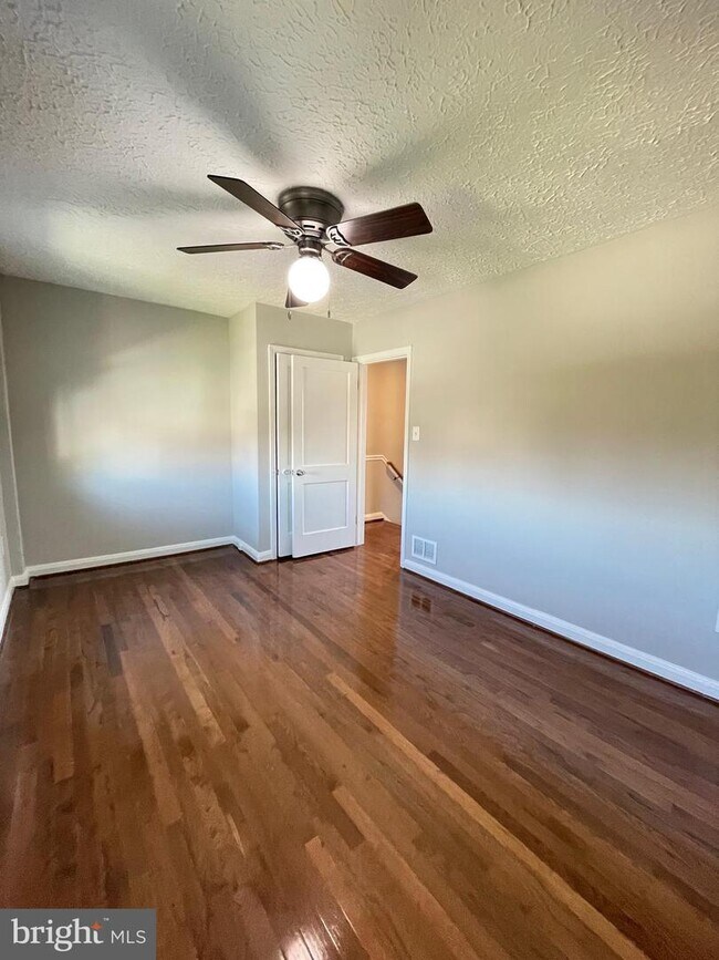 Building Photo - 403 Pembrooke Blvd