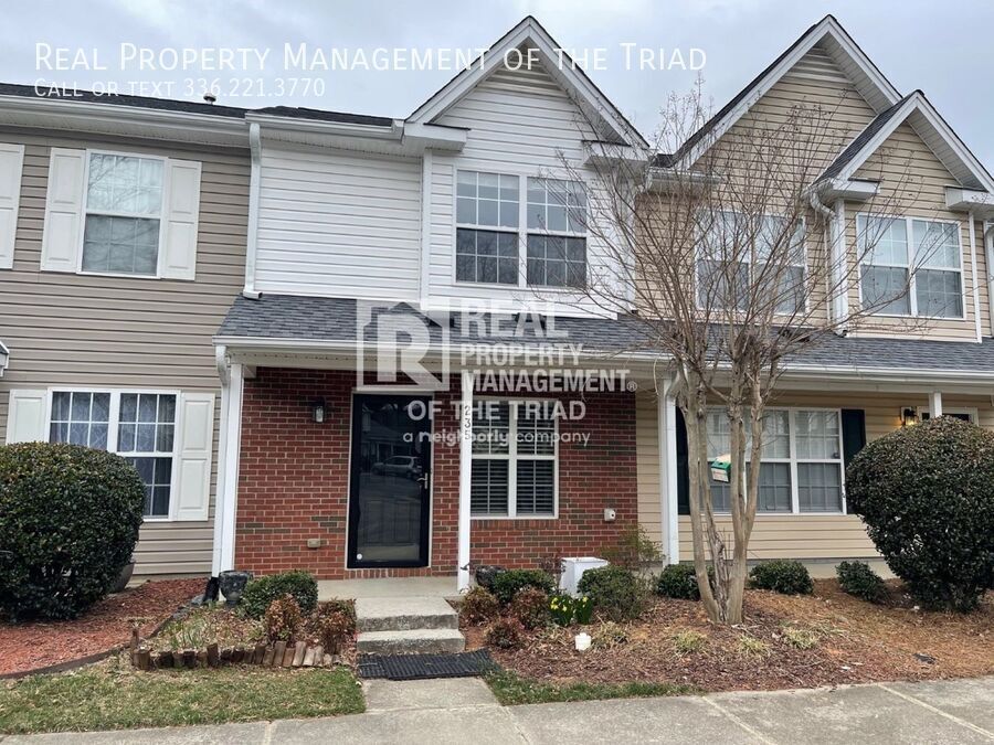 Primary Photo - 2 Bedroom/2.5 Bath Townhouse in Greensboro