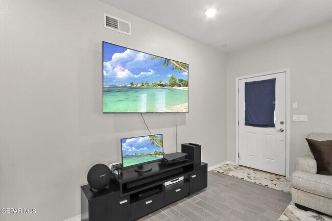 Foto del edificio - 15129 Imagine Dr