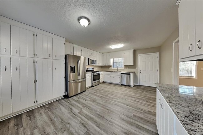 Foto del edificio - 220 Sabrina Ct