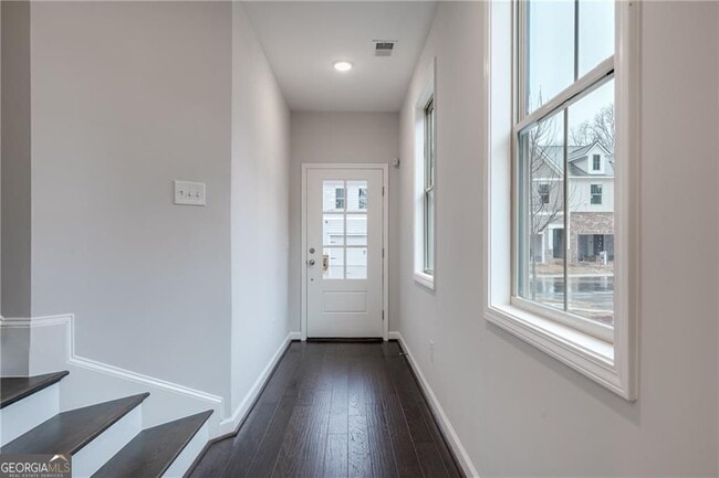 Building Photo - 1095 Lawanna Dr