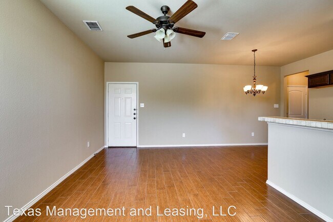 Building Photo - 3 br, 2.5 bath House - 2504 Wood River