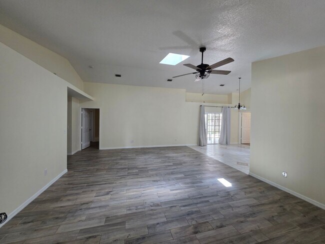 Foto del edificio - Pool Home in Vero Lake Estates 3/3 with Bonus Room