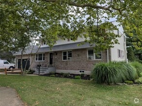 Building Photo - 2 Laurelton St