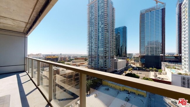 Foto del edificio - 1155 S Grand Ave