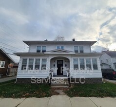 Building Photo - 514 E Oak St