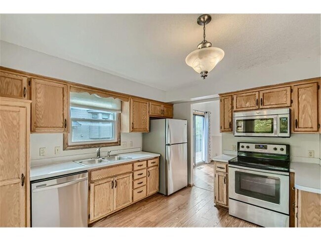 Foto del edificio - 7613 Fairfield Rd