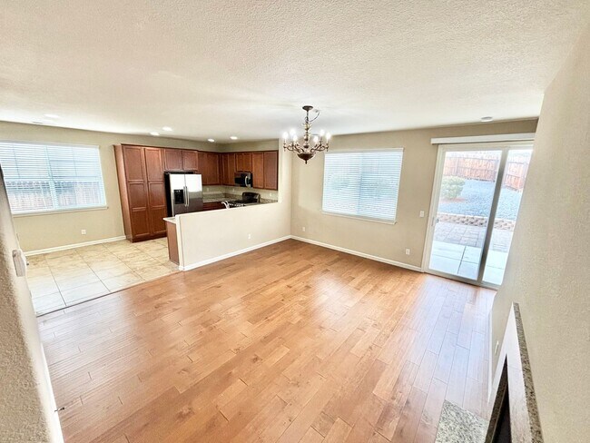 Foto del edificio - Recently Reduced Price!  Love Where You Live.