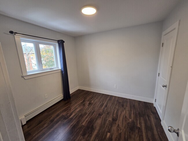 Building Photo - 85 Evans Ave