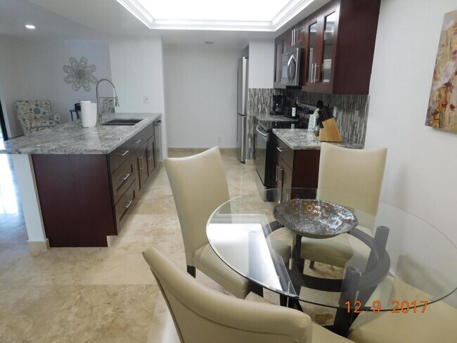 Building Photo - 825 Egret Cir