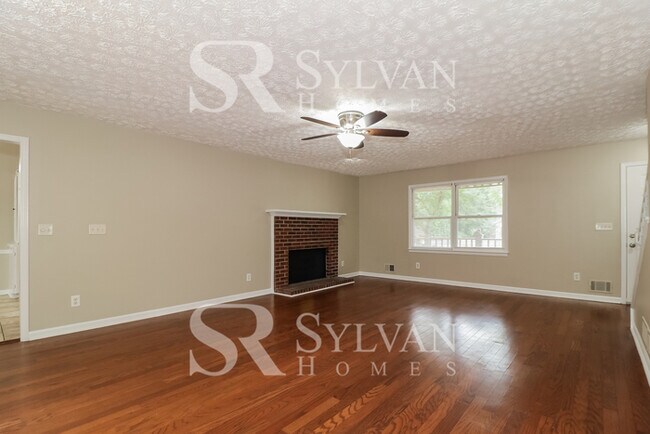Building Photo - 582 Cordun Ct E