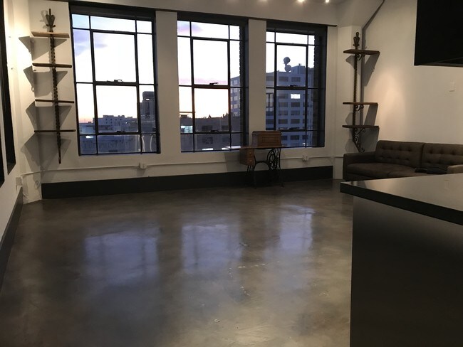 Foto del edificio - 315 E 8th St