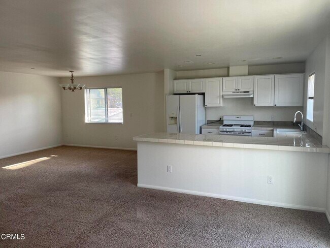 Building Photo - 1069 E Santa Clara St