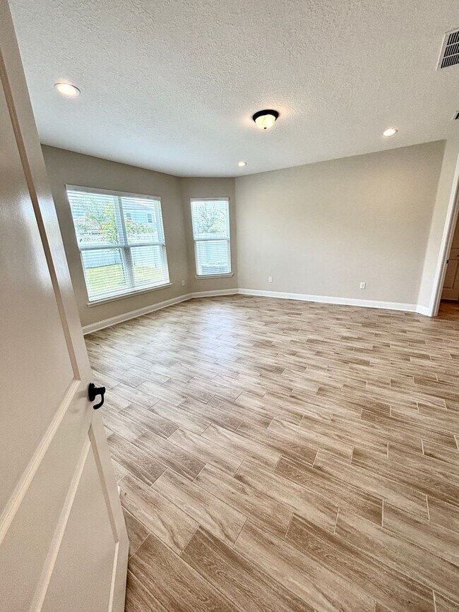Foto del edificio - 835 Silver Pine Dr