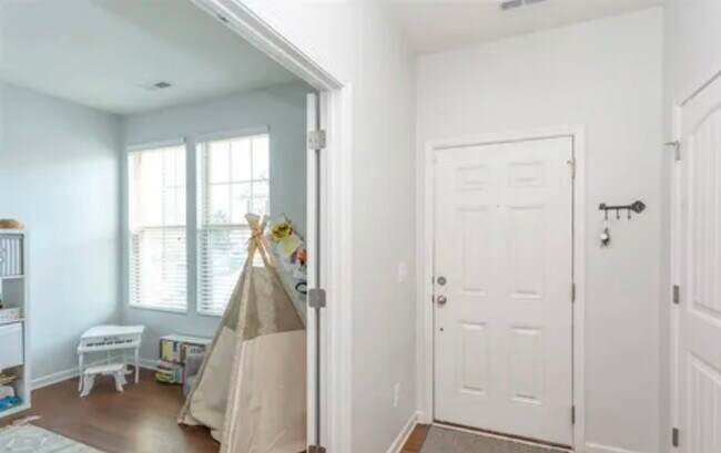 Entry with bonus/flex space to the right. - 52 Holly Berry Ln