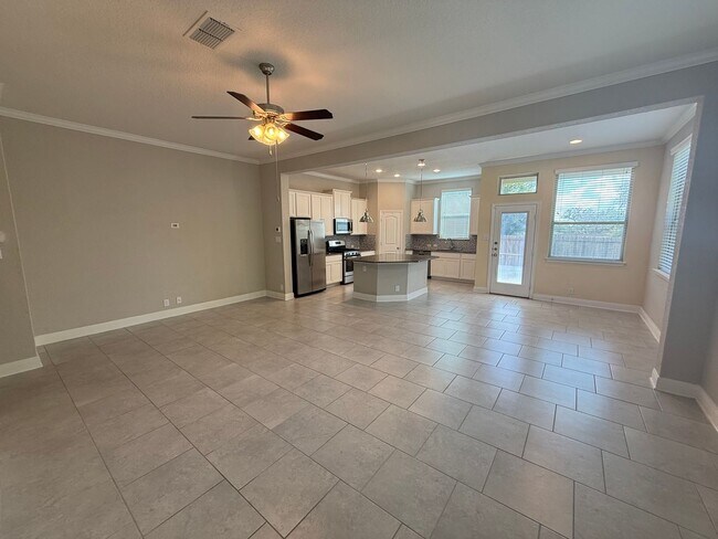 Building Photo - 3bd 2.5ba in Prime Location