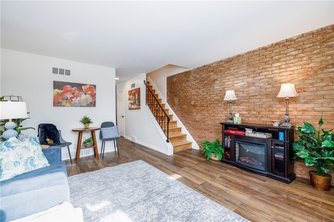 Building Photo - 207 W Ivy St