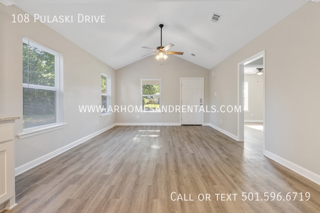 Foto del edificio - 108 Pulaski Dr
