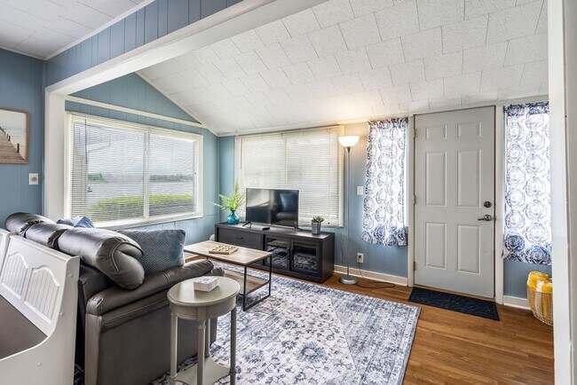 Foto del edificio - Off Season Rates at Lake Wawasee!