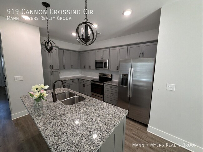 Foto del edificio - 919 Cannon Crossing Cir