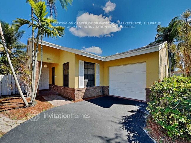 Building Photo - 13641 Newport Manor