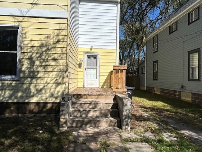 Building Photo - 229 Gates Ave