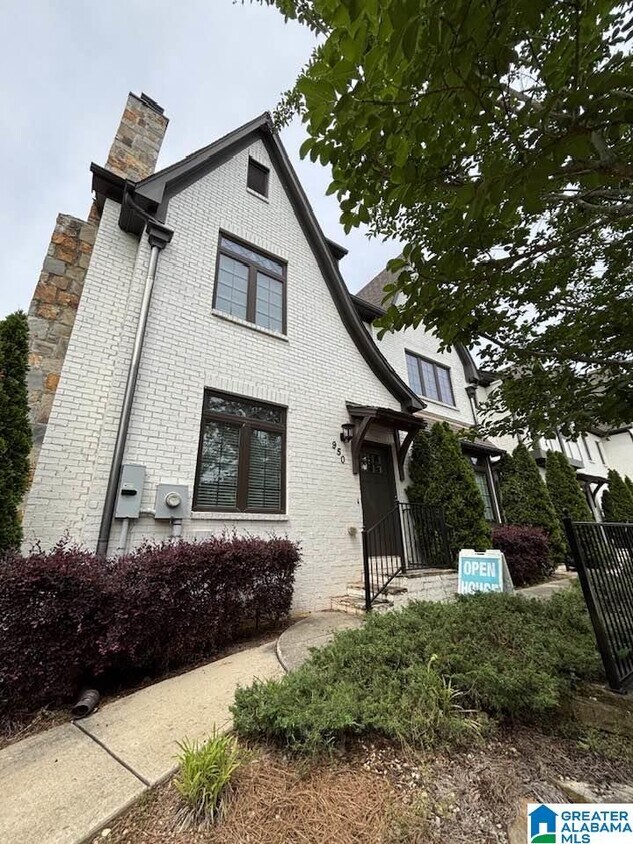 Primary Photo - 950 Lennox Blvd
