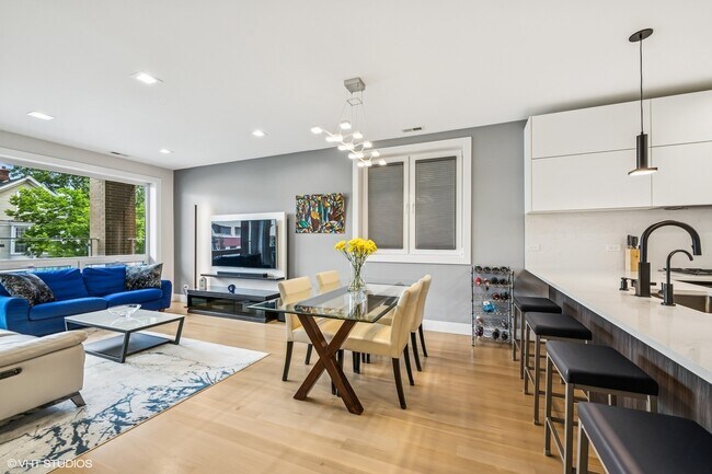 Foto del edificio - 2149 W Belmont Ave