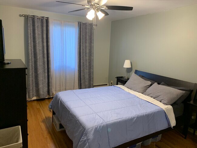 Dormitorio - 925 E 8th Ave