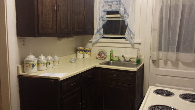 Cocina - 2419 Saranac Ave