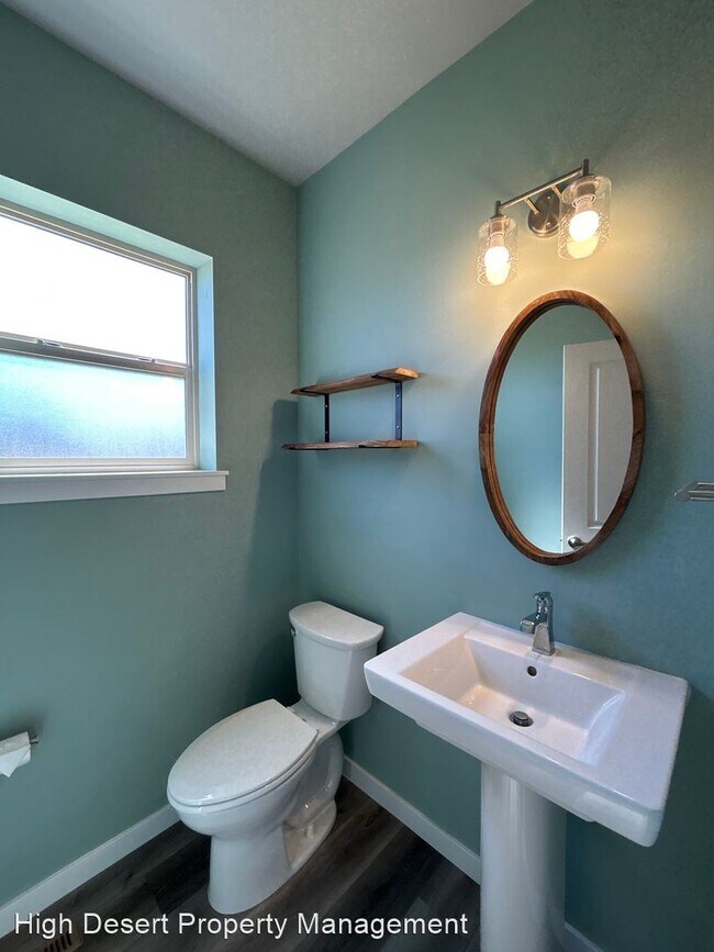 Building Photo - 2 br, 2.5 bath House - 3602 SW Badger Ave.