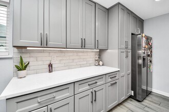 Building Photo - 834 Ellington St