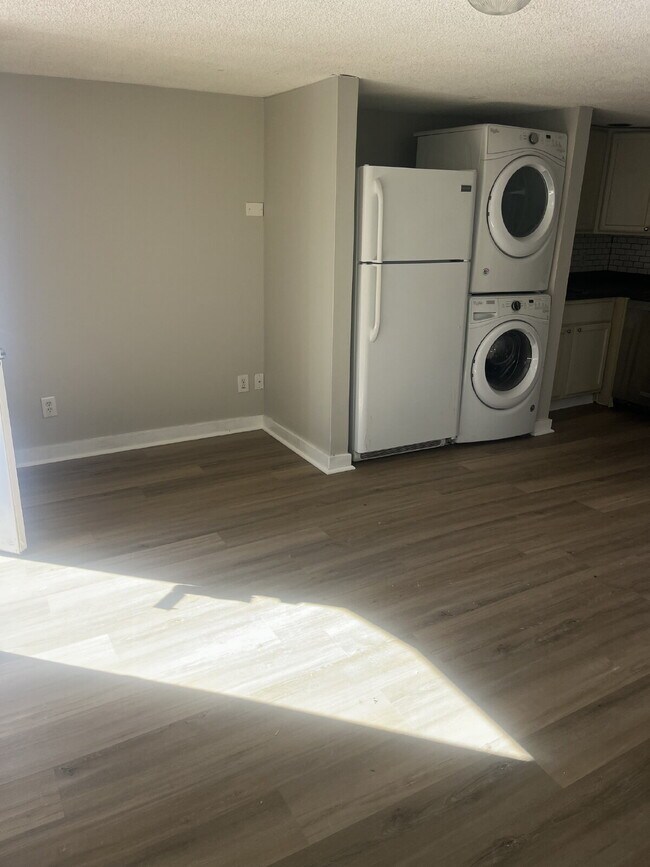 Foto del edificio - Charming 1-Bedroom Retreat in Vibrant Nashville – Cozy 720 Sq Ft Haven with Garage Access!